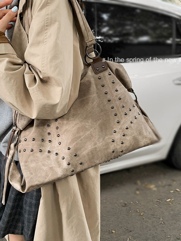 Women's Retro Fashion Rivet Simple Large Capacity Handbags