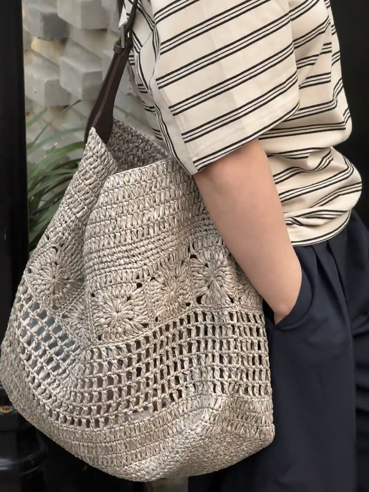 Women's Hand-woven Seaside Holiday Large Capacity Totes Commuting Bags