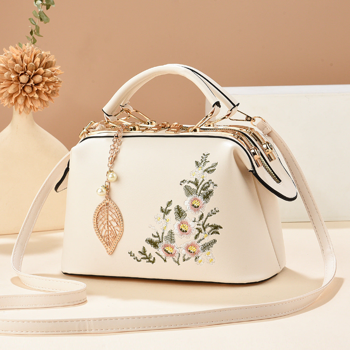 Women's Capacity National Style Floral Dignified Elegant Women's Shoulder Bag
