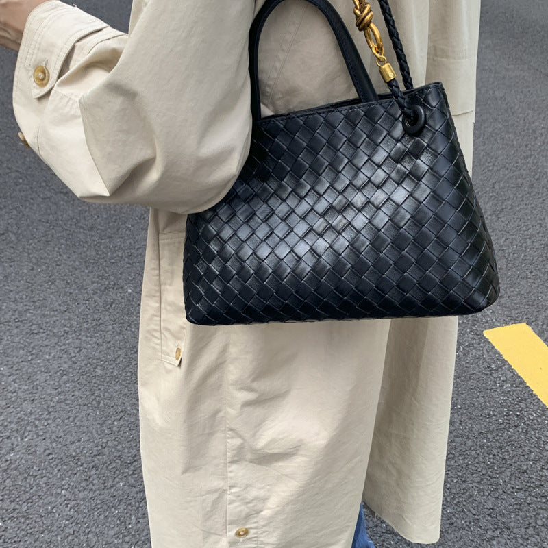 Large Capacity Vintage Weave Autumn Commuter Handbags