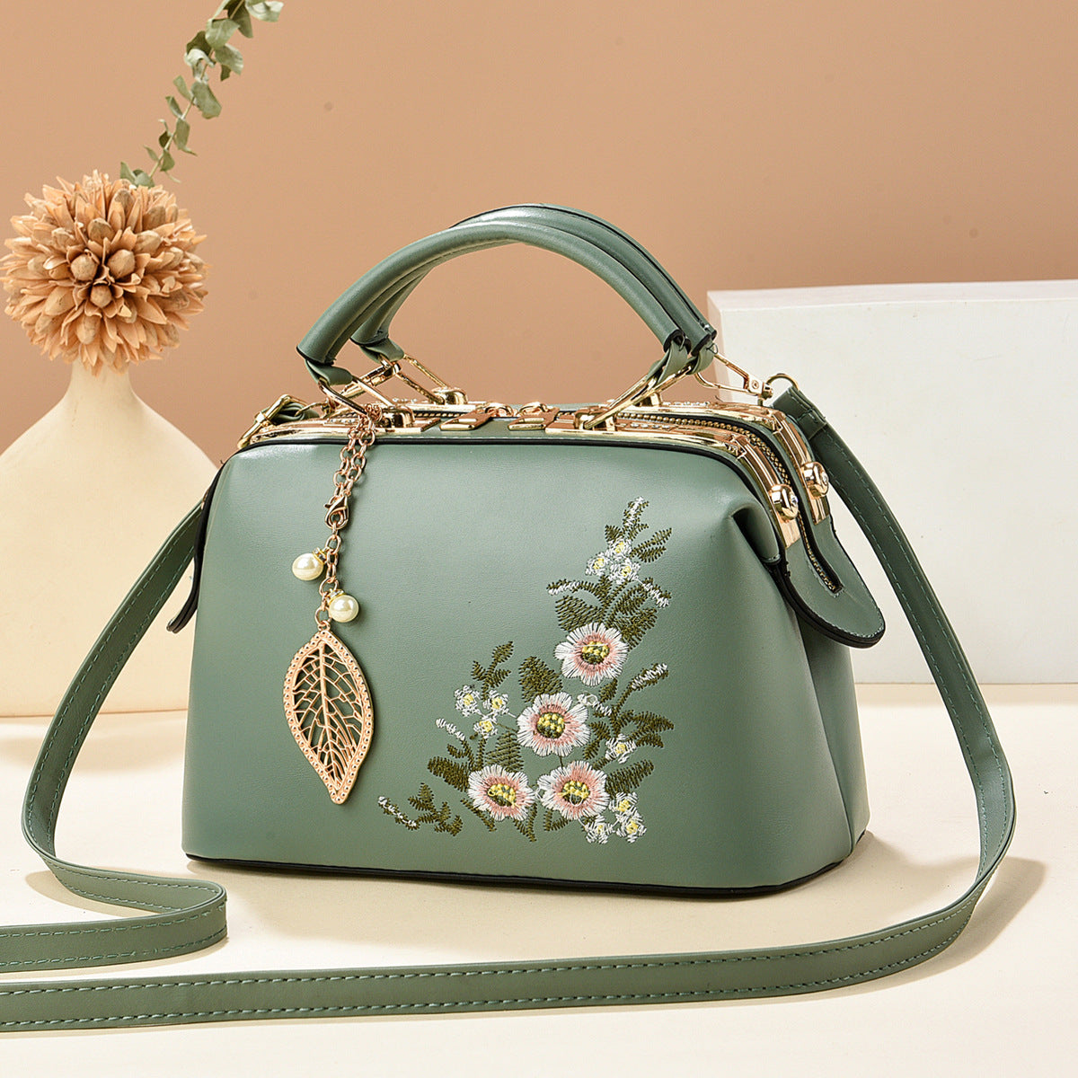 Women's Capacity National Style Floral Dignified Elegant Women's Shoulder Bag