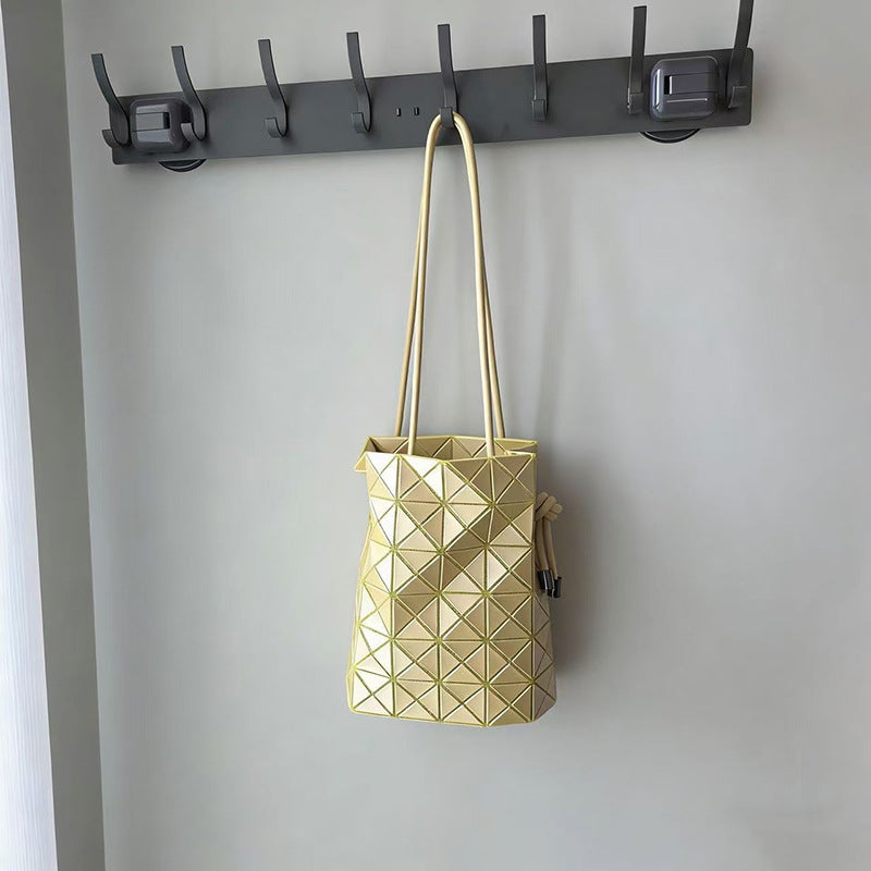 Geometric Rhombus With The Same Background Color Drawstring Women's Shoulder Bag