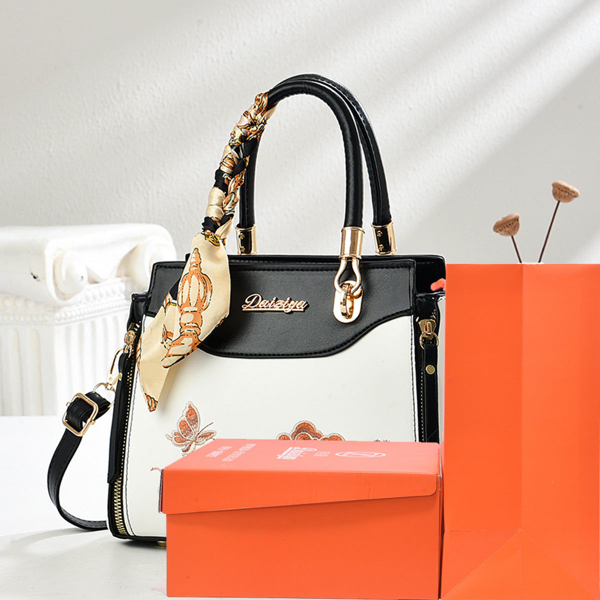Women's Gift High Sense Chinese Style Embroidery To Women's Handbag