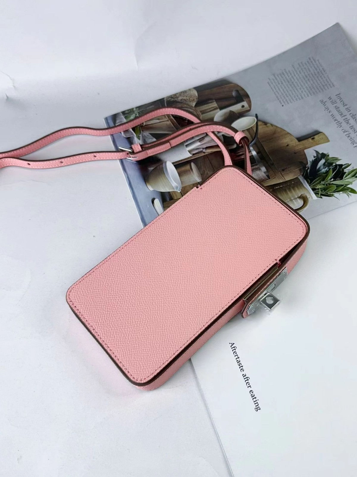 Women's Leather Twist Vertical Box Solid Color Mobile Phone Bag