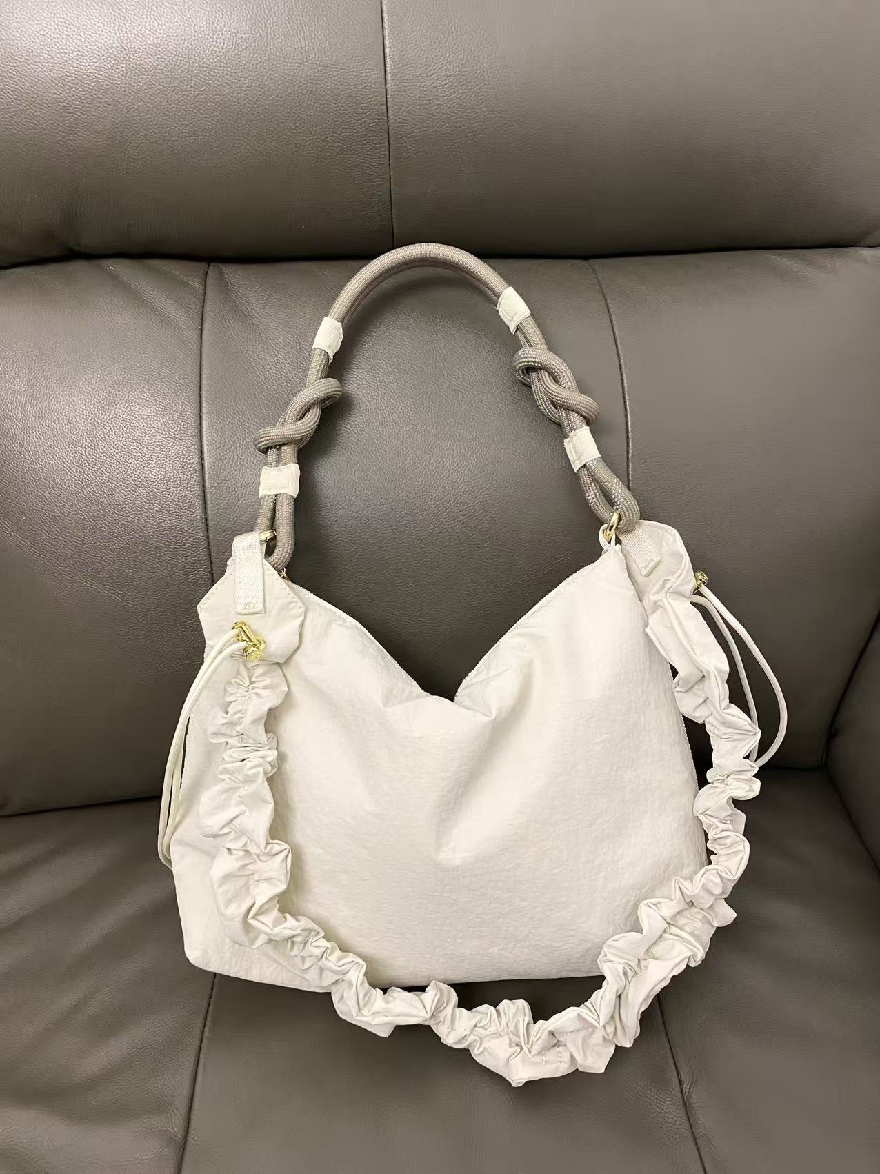 Popular Road Large Intestine Pleated Cloud Underarm Bag
