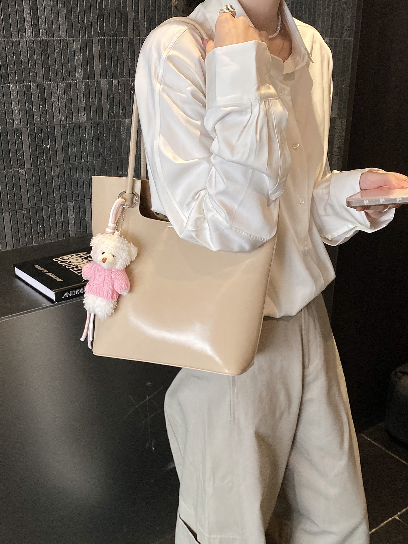 Women's Large Capacity Korean High-grade Fashion Commuter Retro Women's Shoulder Bag