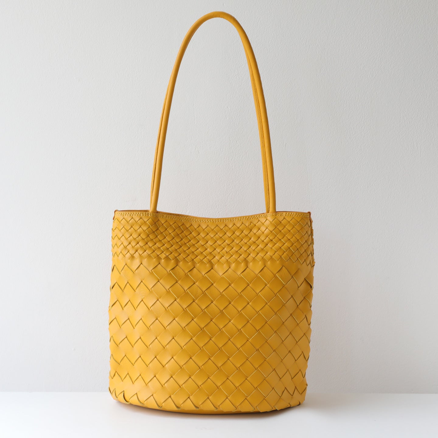 Women's High-grade Sheepskin Woven Design Commuter Large Shoulder Bags