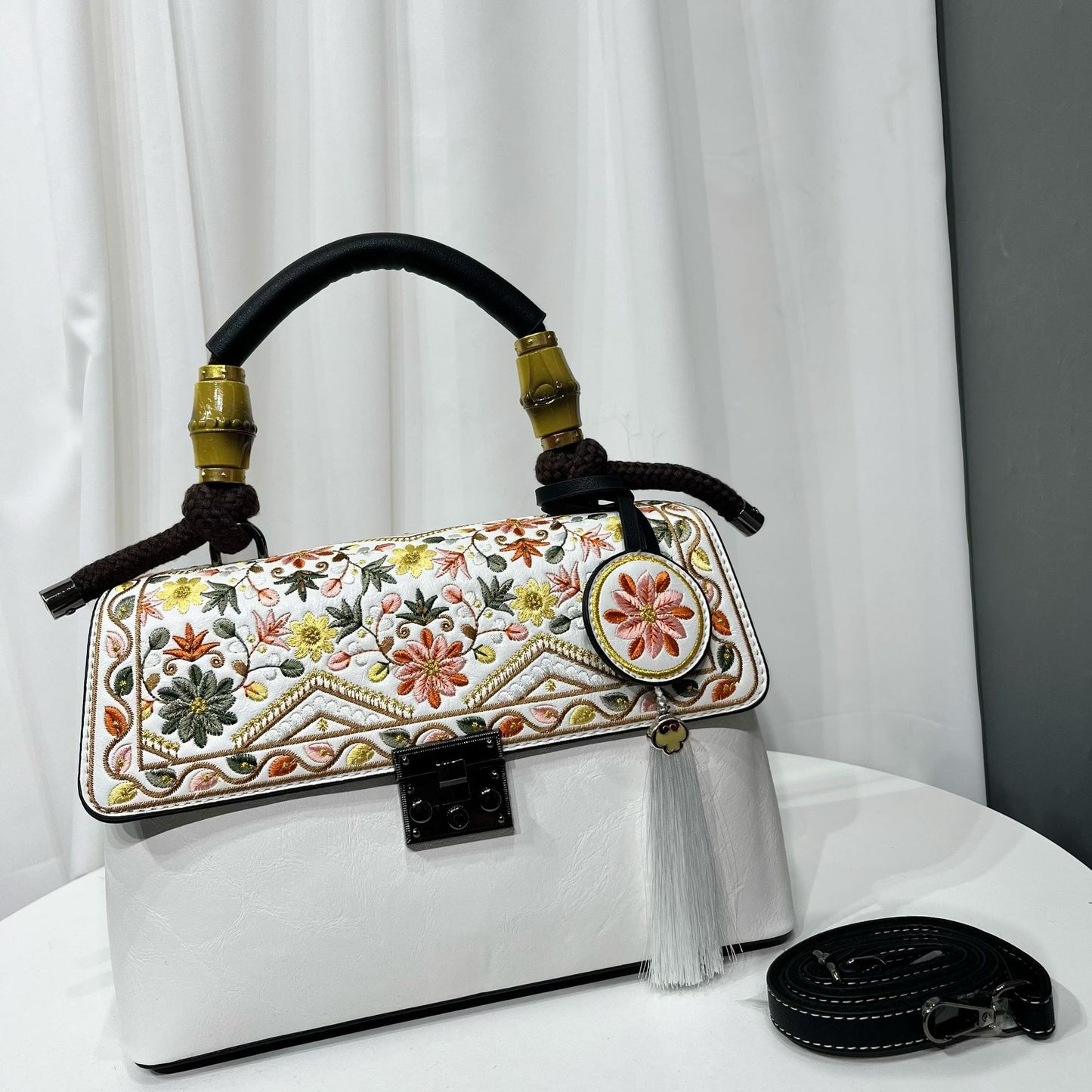 Women's Chinese Style Textured Large Capacity Simple Leisure Commute Women's Shoulder Bag