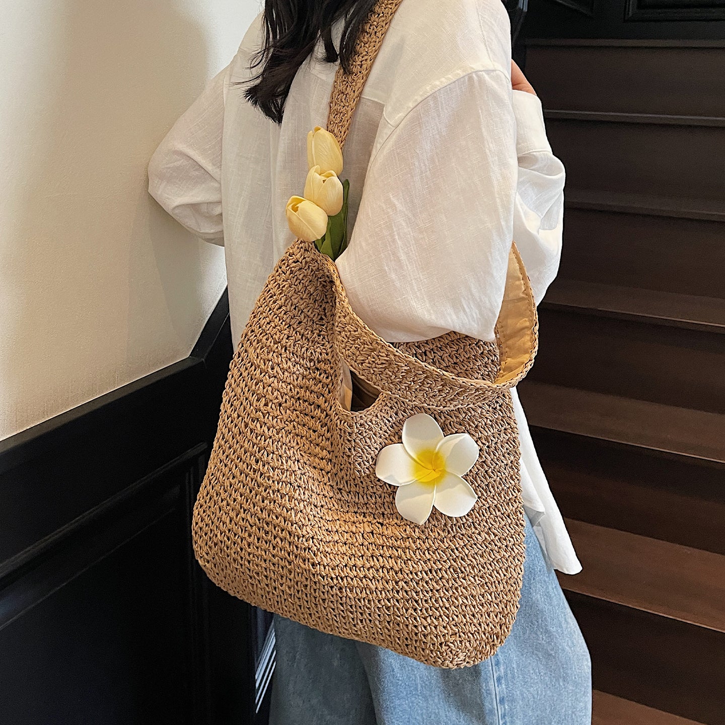 Women's Hand Woven Niche Straw Seaside Holiday Large Capacity Women's Shoulder Bag