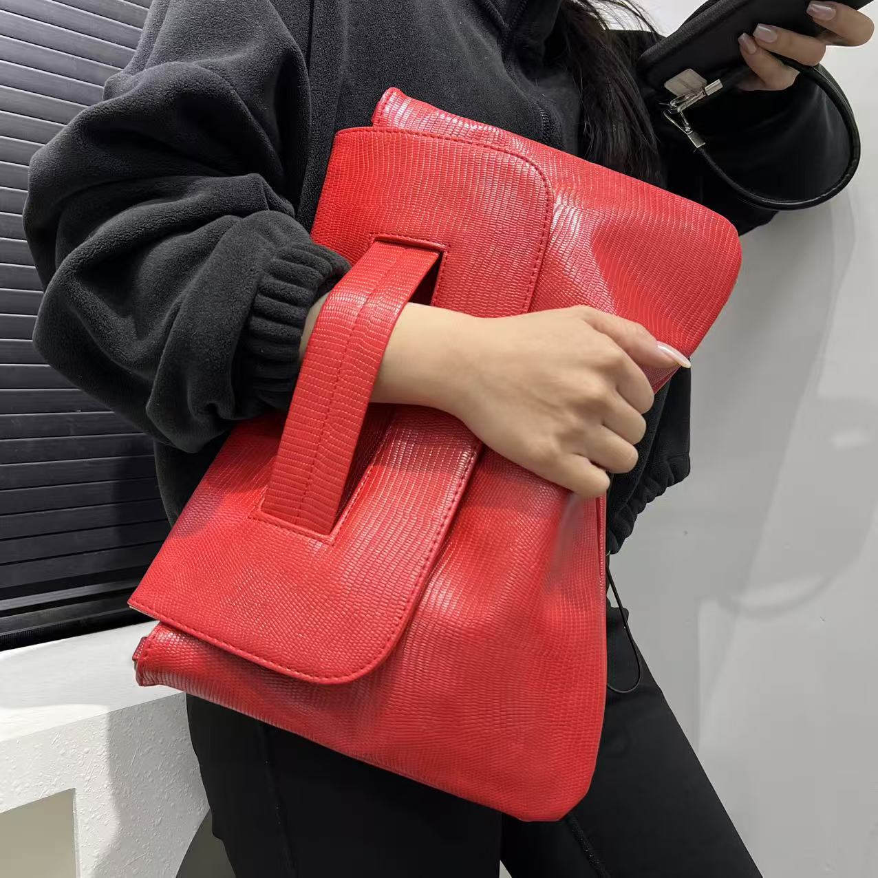Women's Hand Fine Snake Pattern Clutch High Capacity Retro Official Women's Messenger Bag