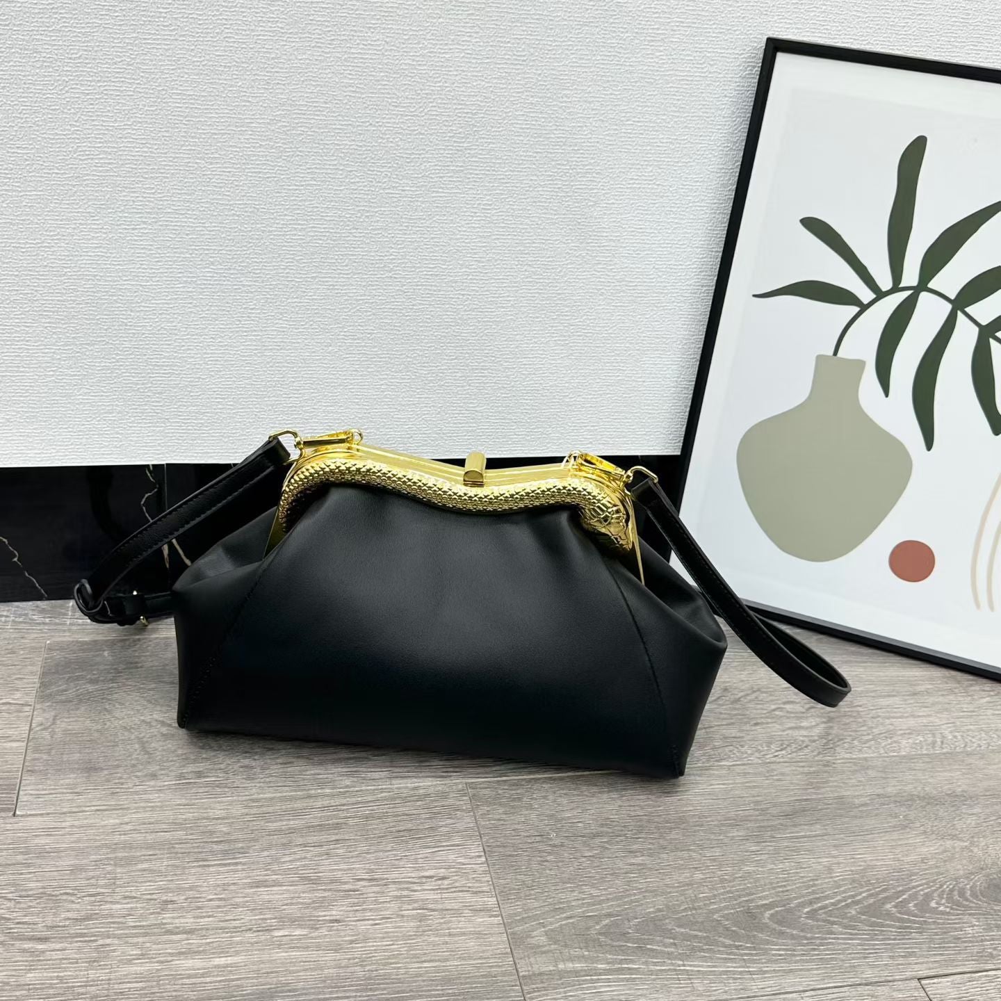 Women's Snake-shaped Clip Exquisite Retro Cloud Underarm Bag