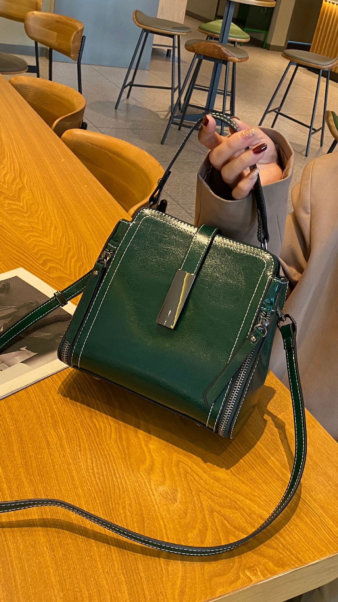 Women's Cowhide Fashion Trendy Retro Temperament Commute Women's Shoulder Bag