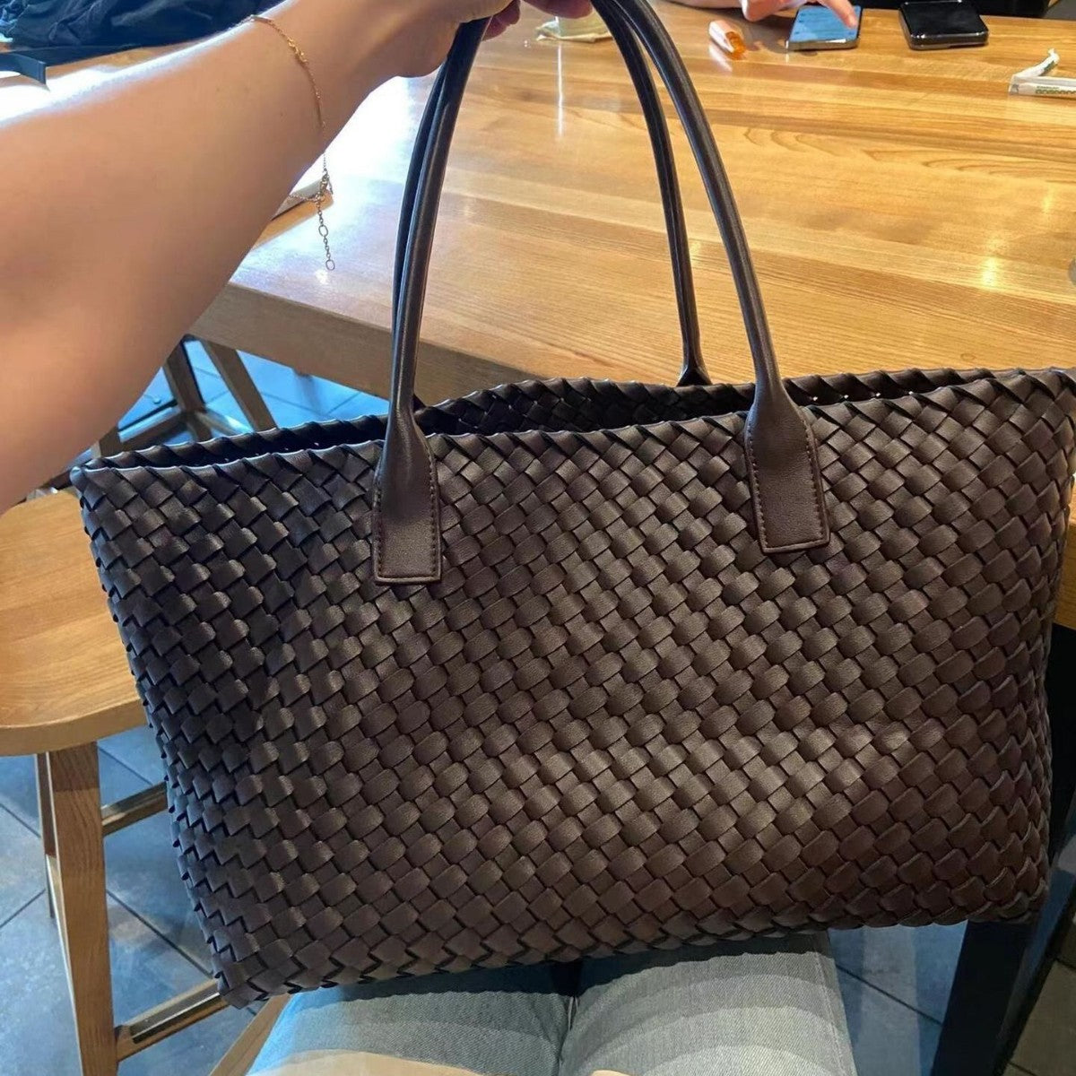 Women's Class Soft Leather Woven Portable Commuter Women's Handbag