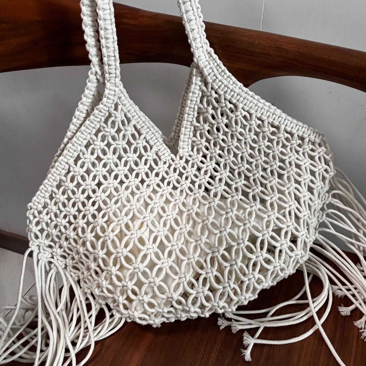 Women's Retro Hollow Hand-woven Summer Seaside Vacation Versatile Beach Niche Women's Shoulder Bag
