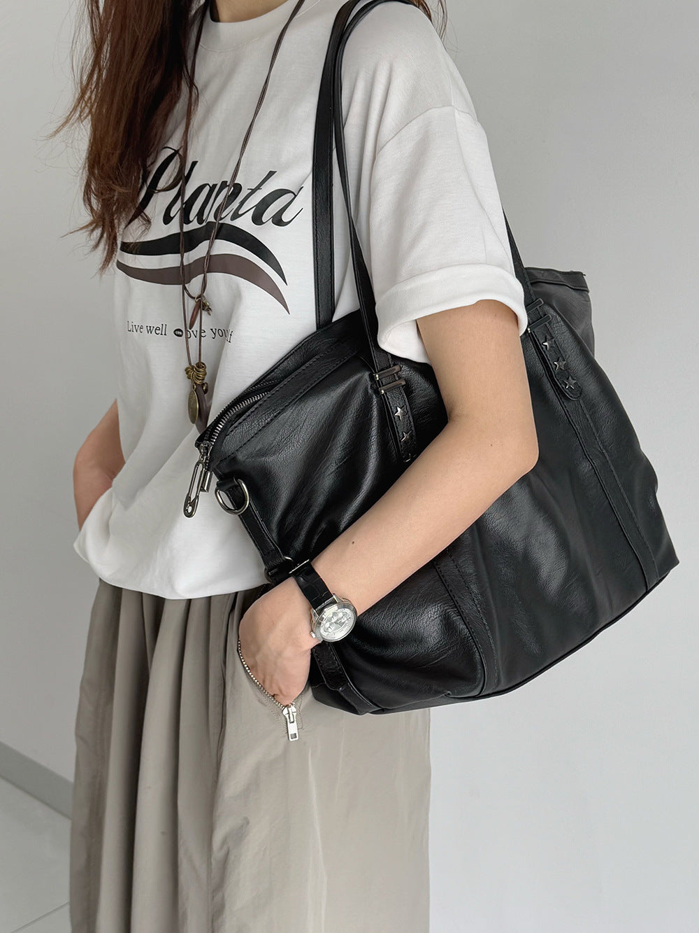 Women's Large Capacity Vintage Textured Rivet Women's Messenger Bag