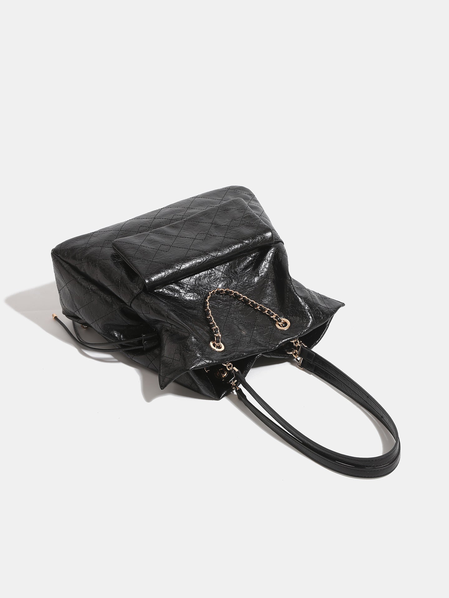 Women's Style Oil Wax Leather Diamond Chain Large Capacity Commuter Women's Backpack