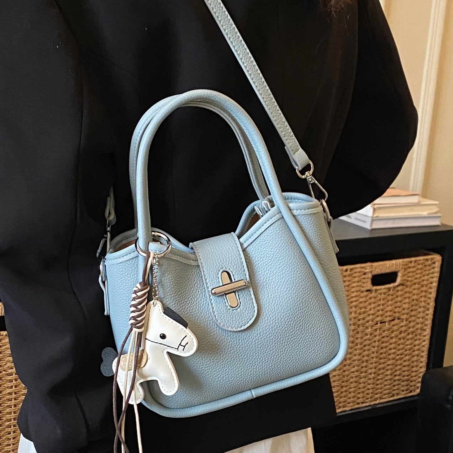 Women's Korean Style Commuter Portable Fashion Simple Bucket Bags