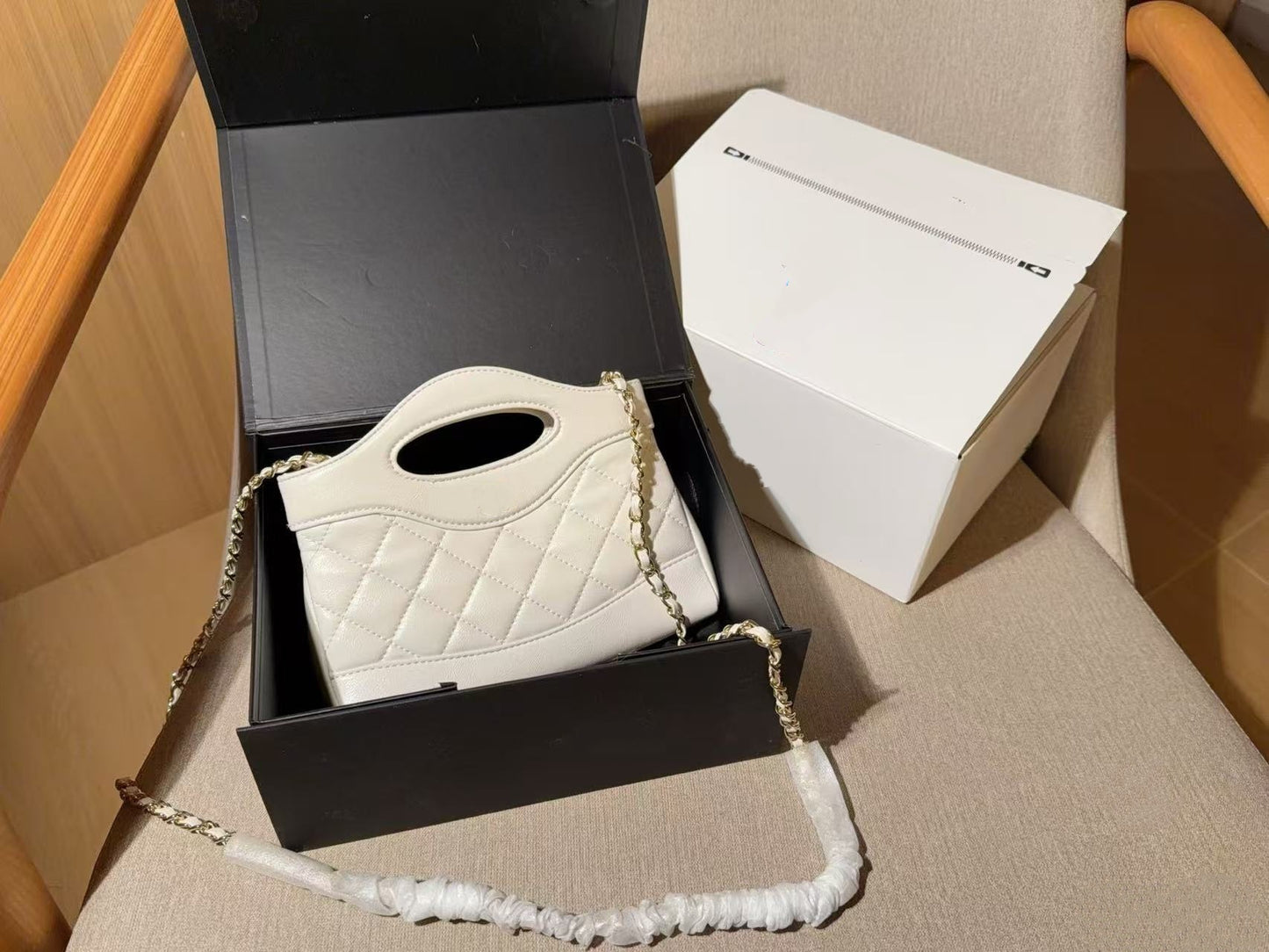 Women's Classic Style Diamond Chain Fashion Trendy Underarm Bag