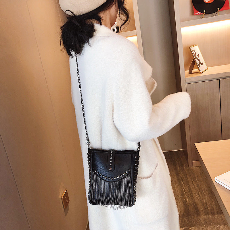 Good-looking Tassel Trendy Fashion Chain Rivets Cell Shoulder Bags