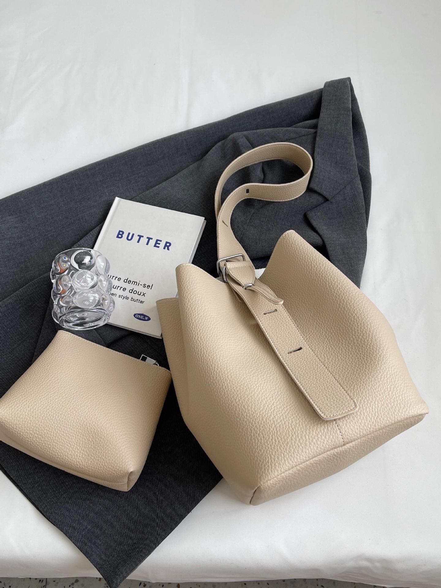 Women's Super Popular Retro Simple Large Capacity Tote Bags