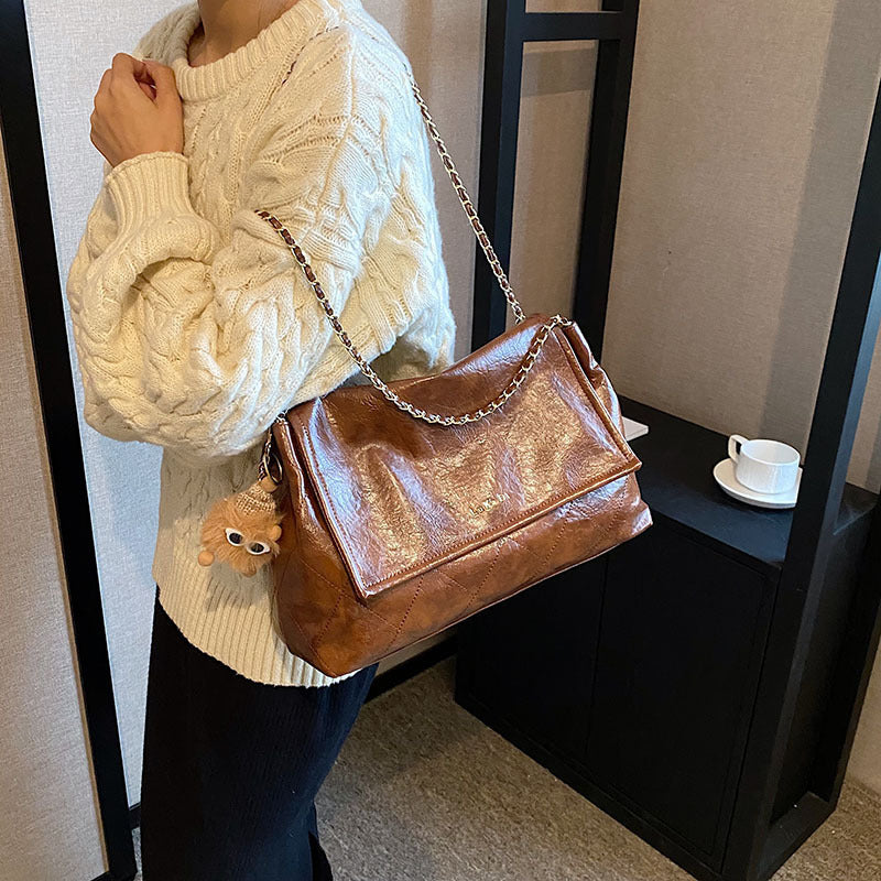 Women's Cute Retro Stylish Good Texture Large Capacity Commuter Shoulder Bags