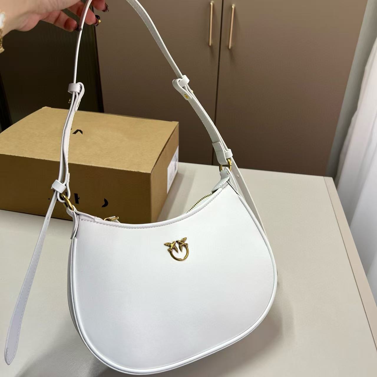 Women's Chain Swallow Wine God Genuine Leather Embossed Flying Bags