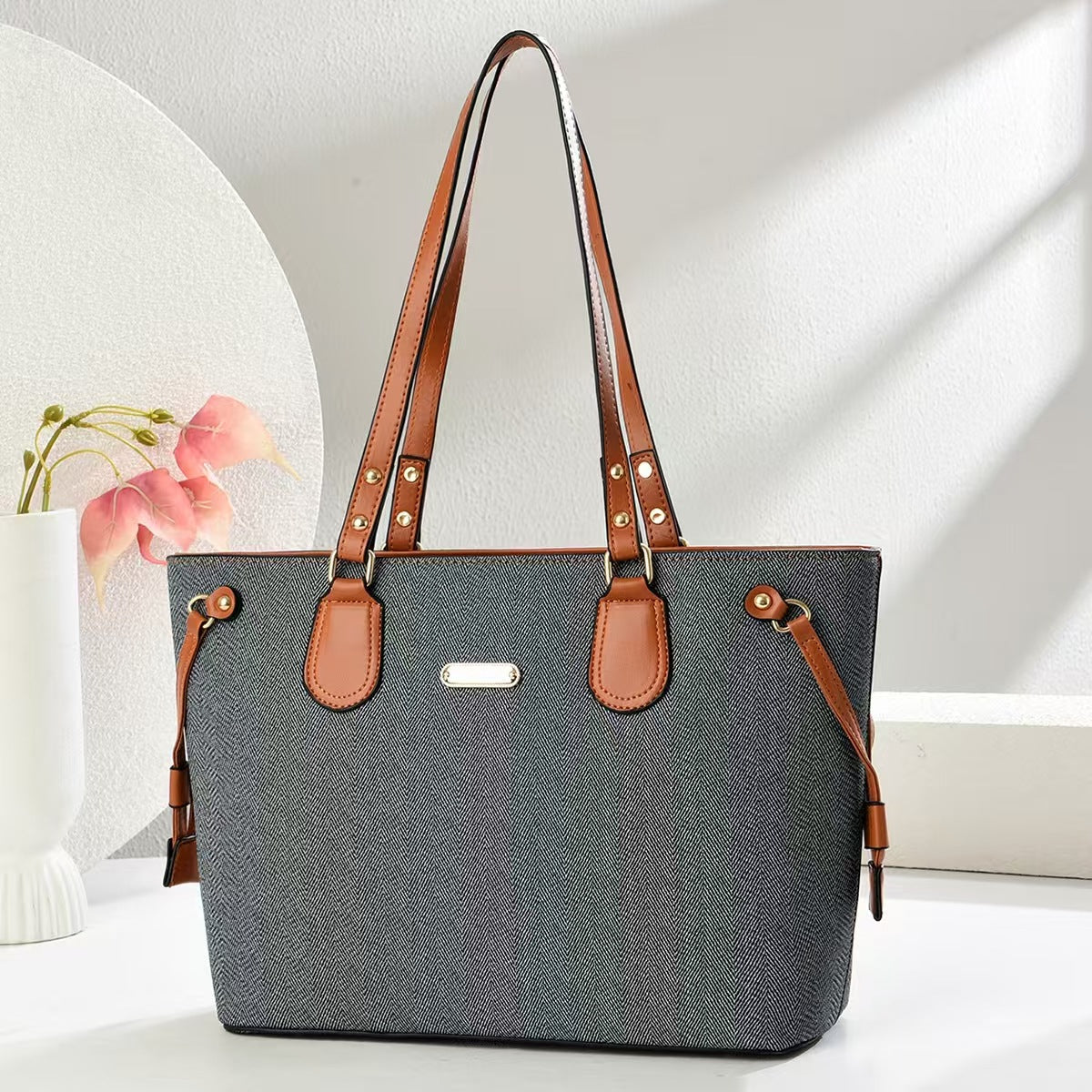 Women's Textured Western Style Large Capacity Fashion Niche Commuter Women's Shoulder Bag