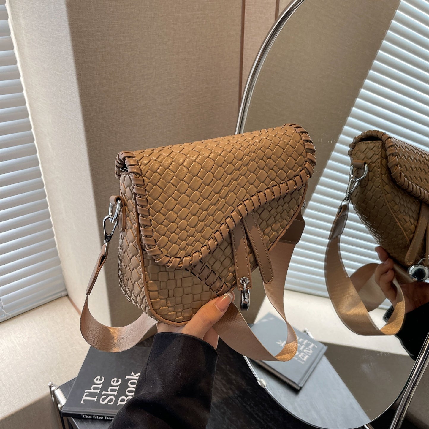 Beautiful Popular Women's Texture Underarm Niche Women's Messenger Bag