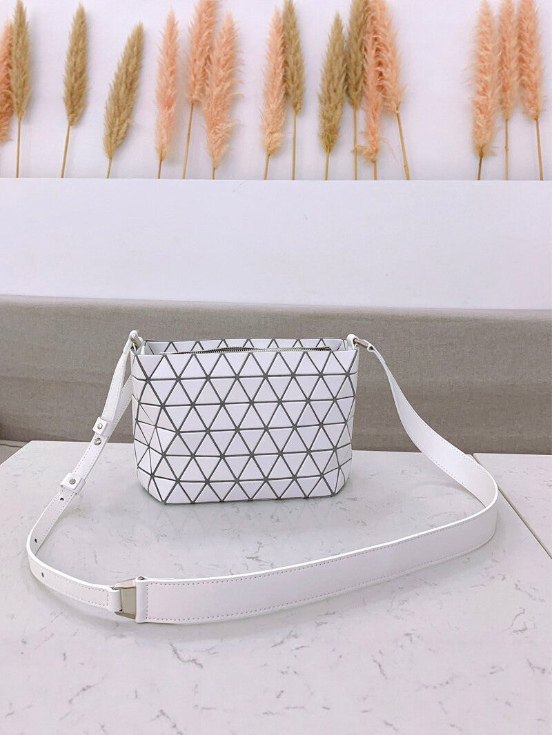 Women's Matte Geometric Diamond Quilted Stray Fashion Simple Wide Bags