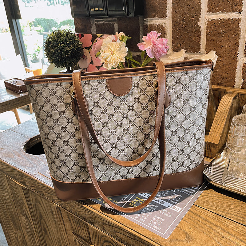 Women's Retro High-grade Hand Commuter Fashion Tote Bag