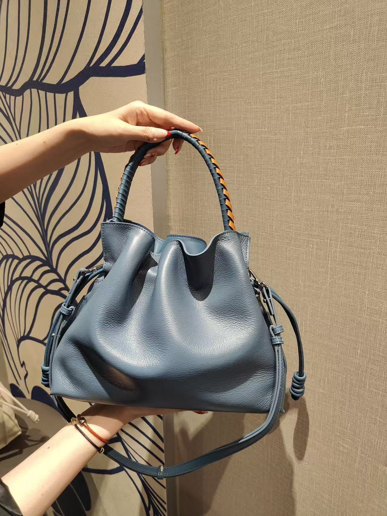 Women's Soft Simple First Layer Cowhide Woven Women's Handbag