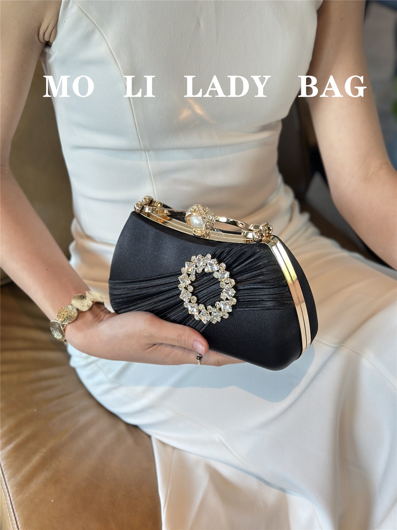 Women's Satin Pleated Lady With Diamond Dinner Women's Messenger Bag