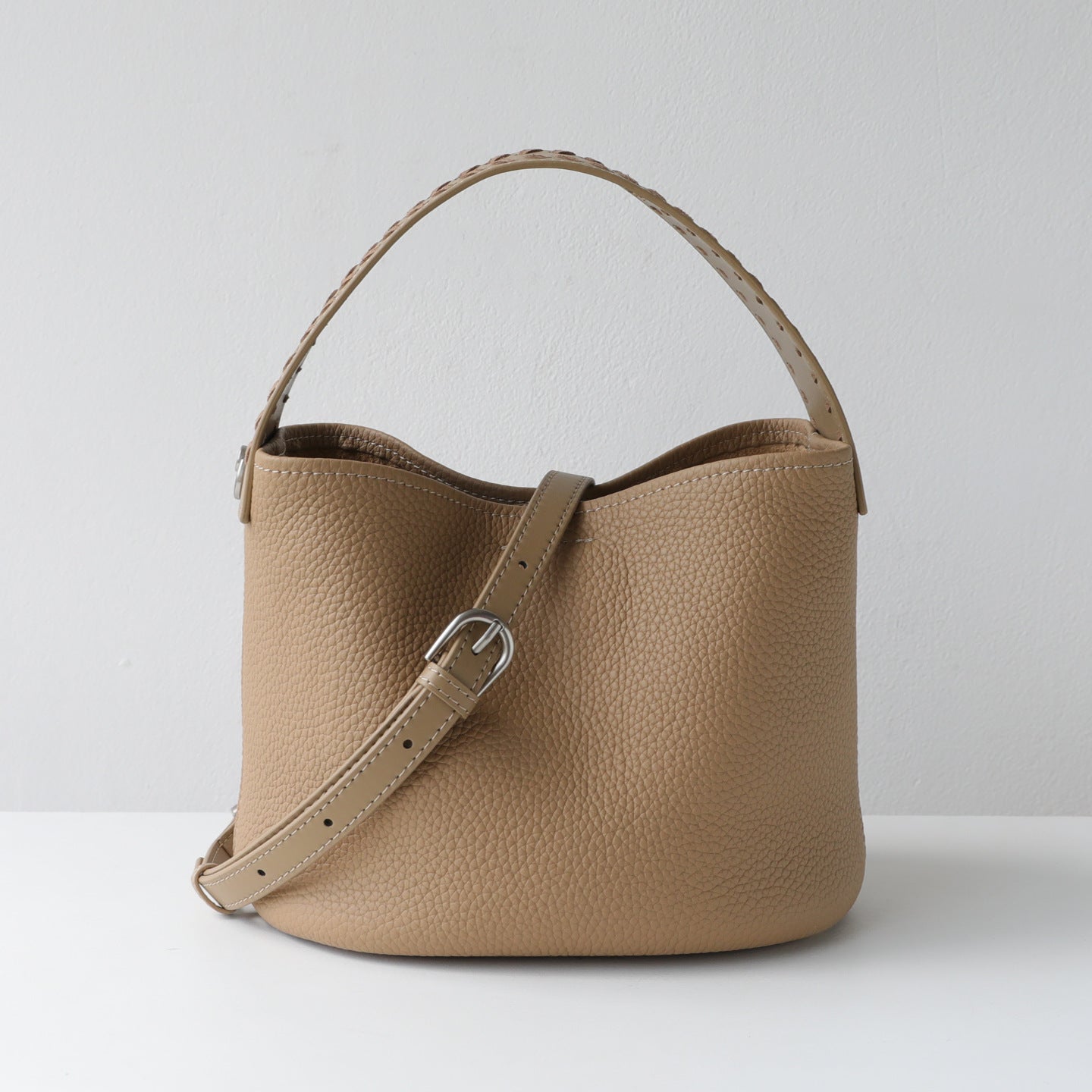 Simple Korean Style Weaving Decorative Portable First Layer Bucket Bag