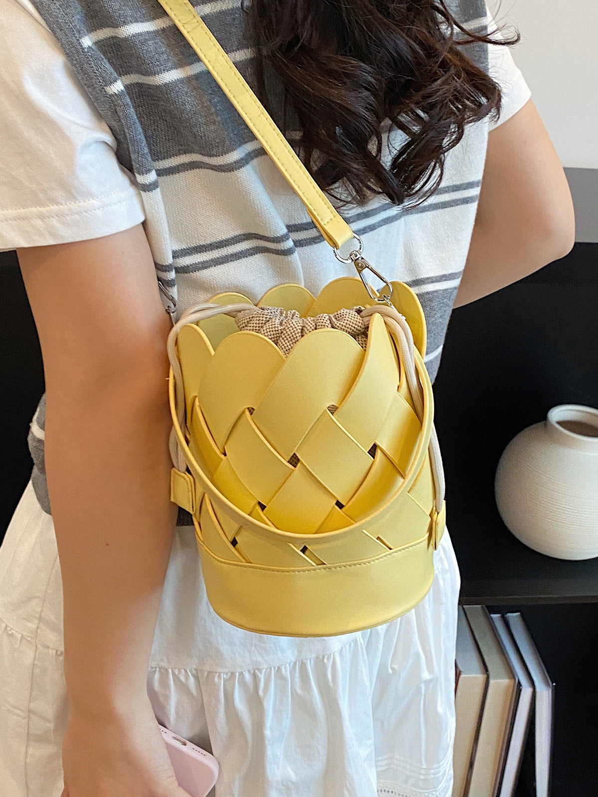 Women's Unique Niche Woven Fashion Exquisite Bucket Bag