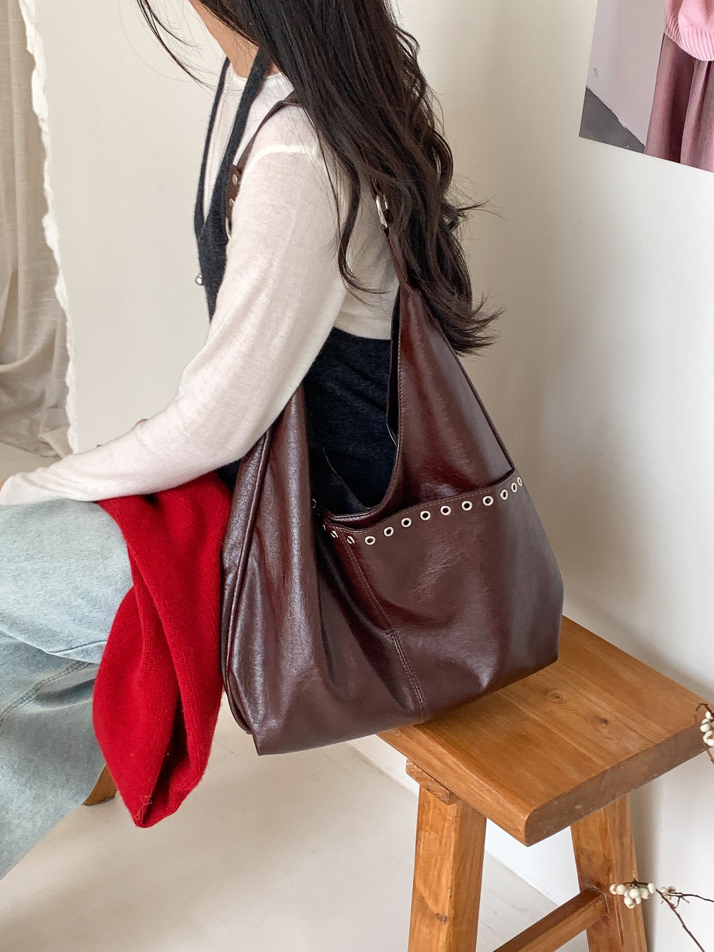 Women's Leisure Commute Rivet Horizontal Large Capacity Retro Style High-grade Tote Bag