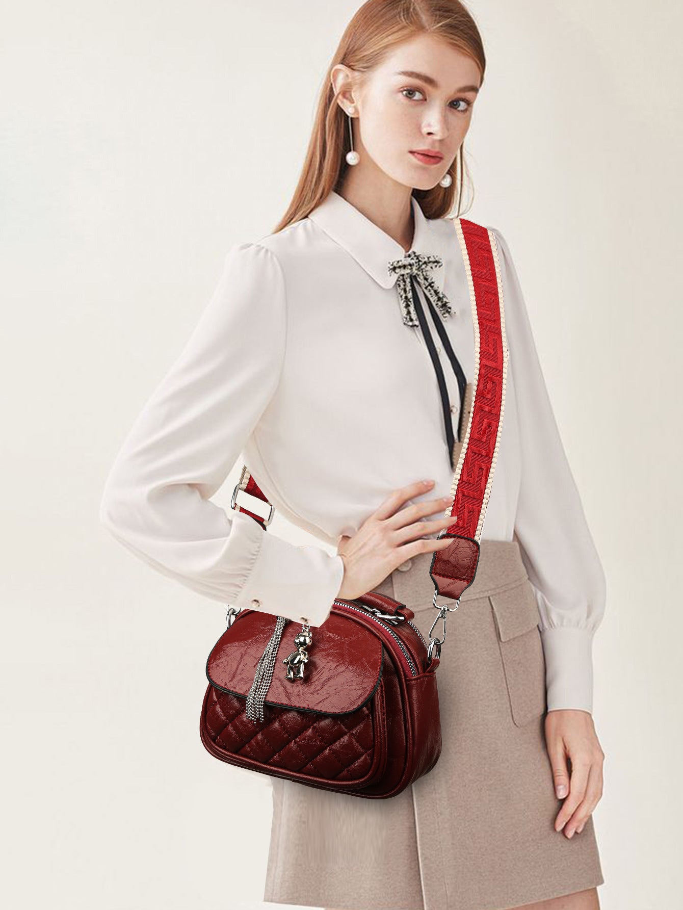 Women's Fashion Rhombus Tassel Bear Pendant Round Bags