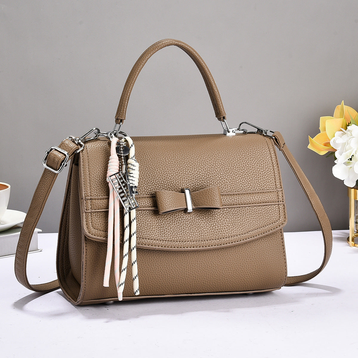 Women's Exquisite Vintage Bow Winter Fashion Portable Women's Handbag