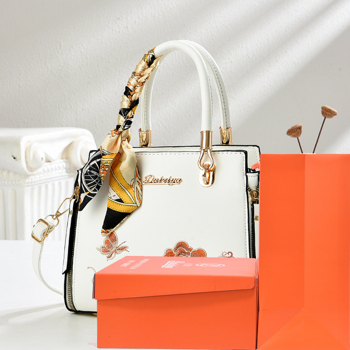 Women's Gift High Sense Chinese Style Embroidery To Women's Handbag