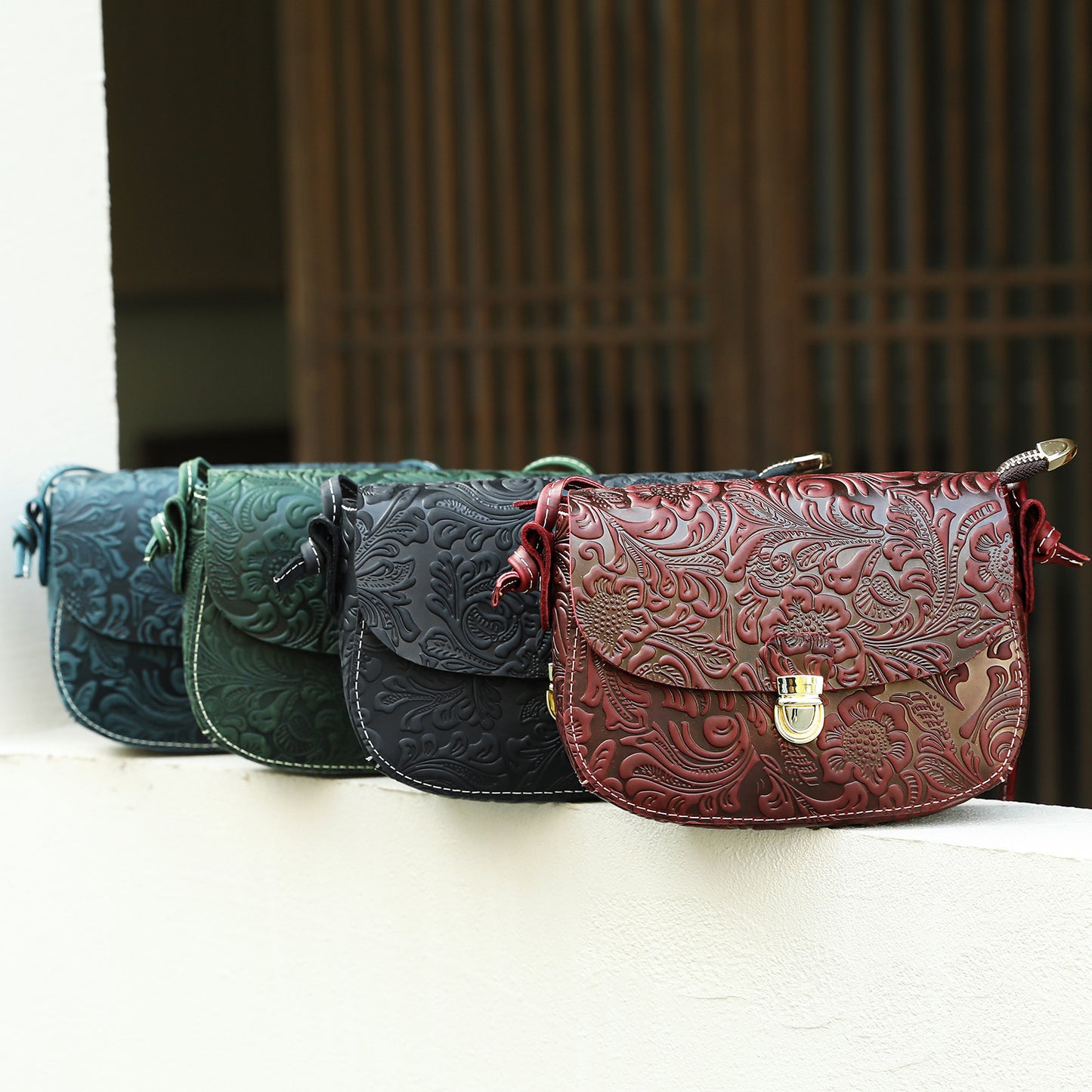 Women's Crazy Horse Leather Retro Embossing Fashion Women's Messenger Bag
