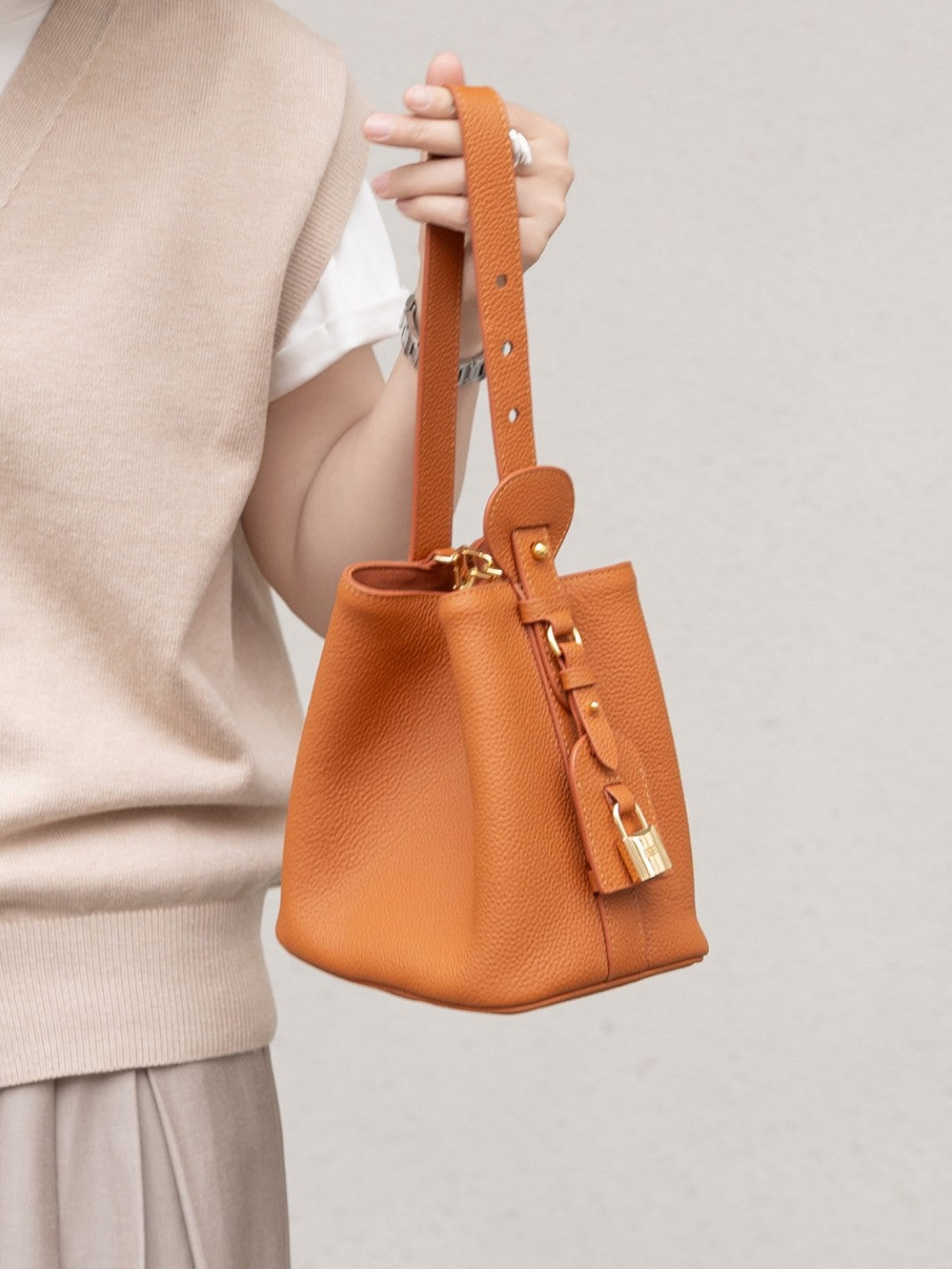 Women's Top Layer Leather Fashion Retro Bucket Bag