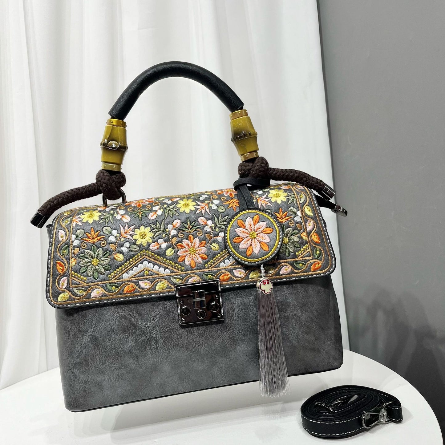 Women's Chinese Style Textured Large Capacity Simple Leisure Commute Women's Shoulder Bag