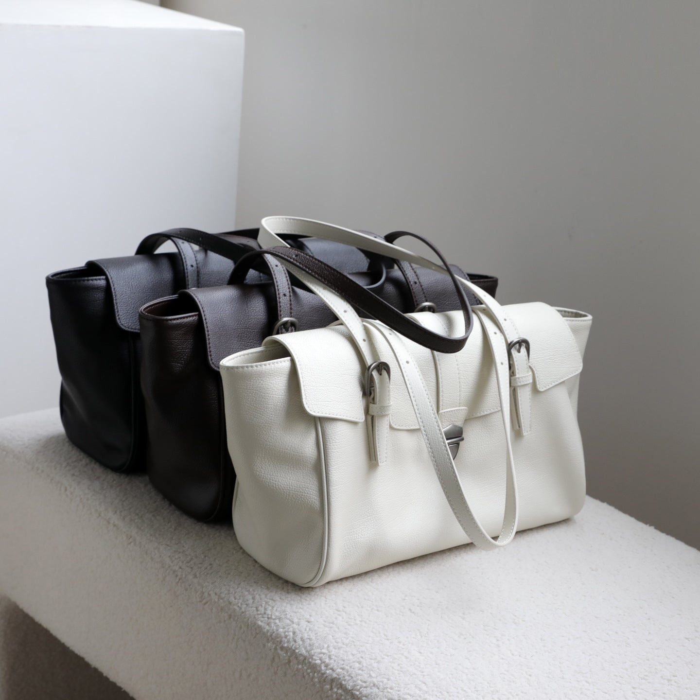Women's Niche Baguette High-grade Leisure Commute Retro Underarm Bag
