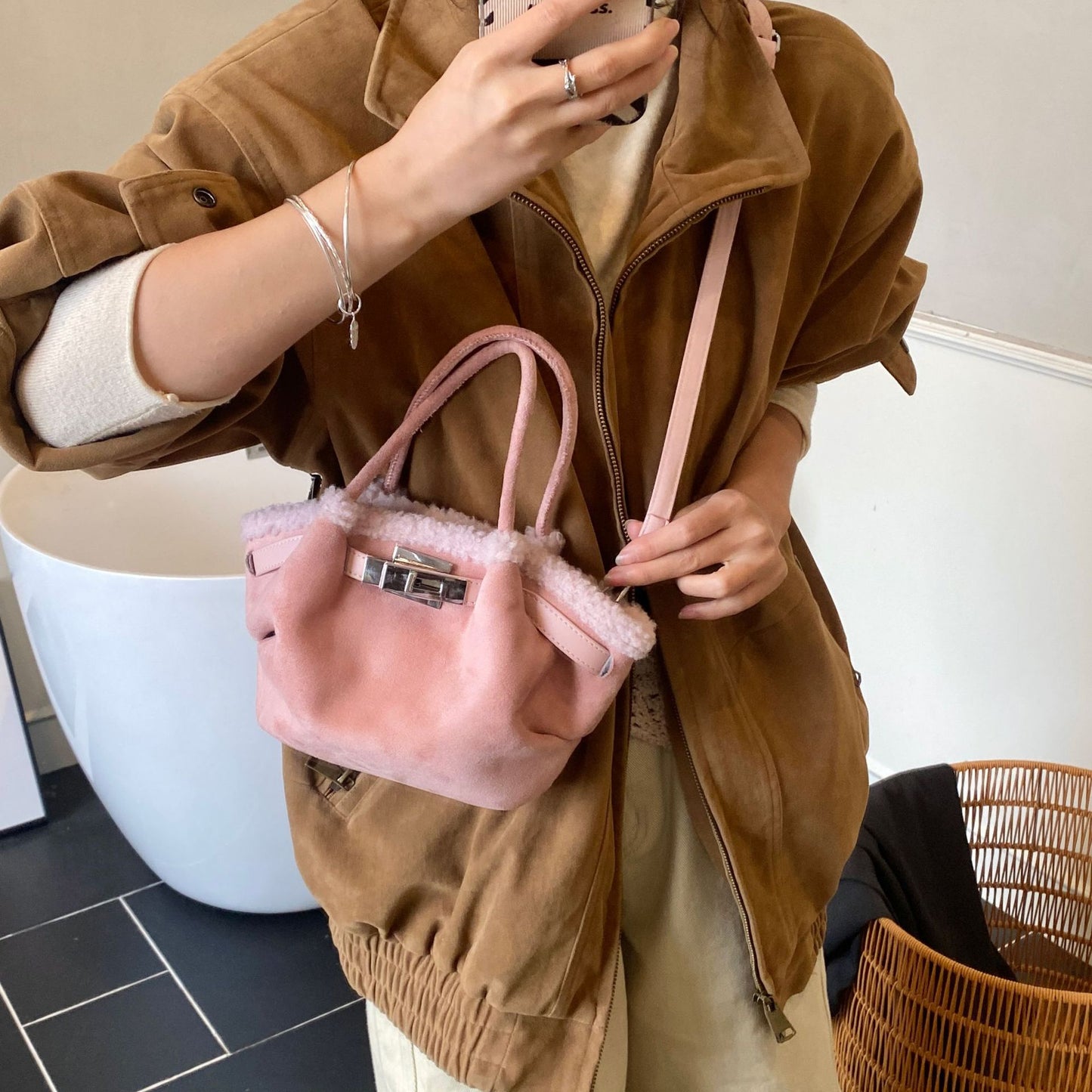 High-grade Retro Plush Female Niche Commuter Women's Handbag