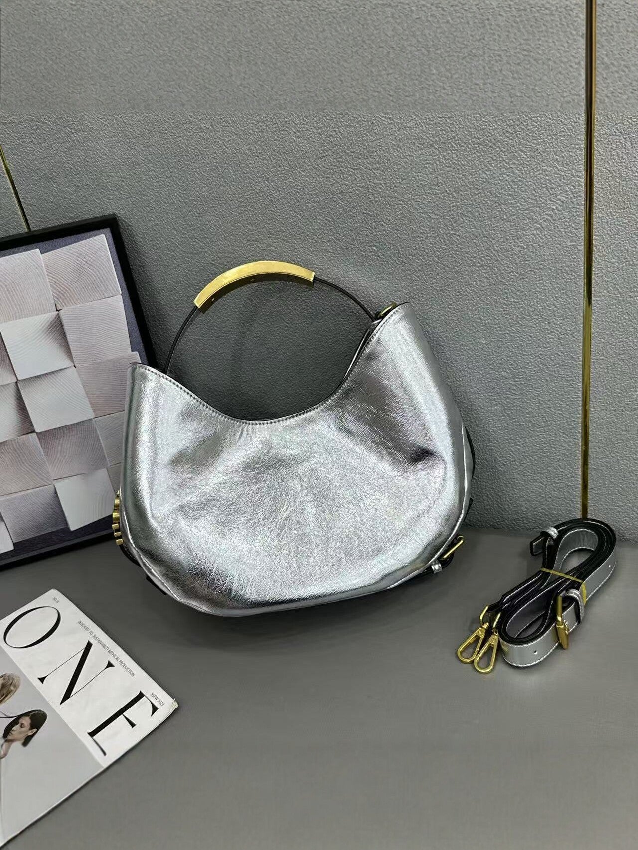 Women's Glossy Selenodont Light Luxury Portable High Sense Fashion Women's Handbag