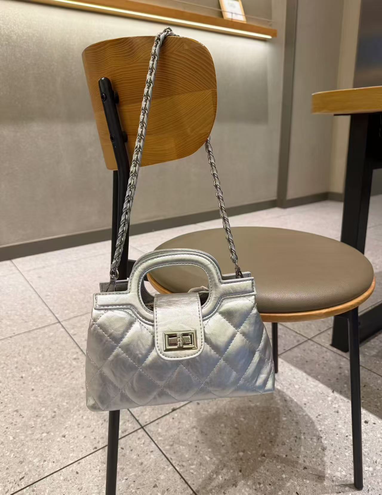 Women's Classic Style Diamond Pattern Chain Summer Vegetable Tanned Women's Messenger Bag