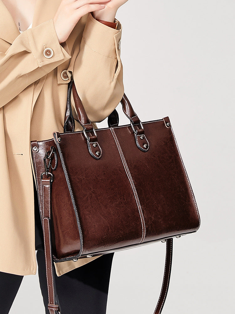 Women's Portable Large Capacity Retro French Commuter Women's Handbag
