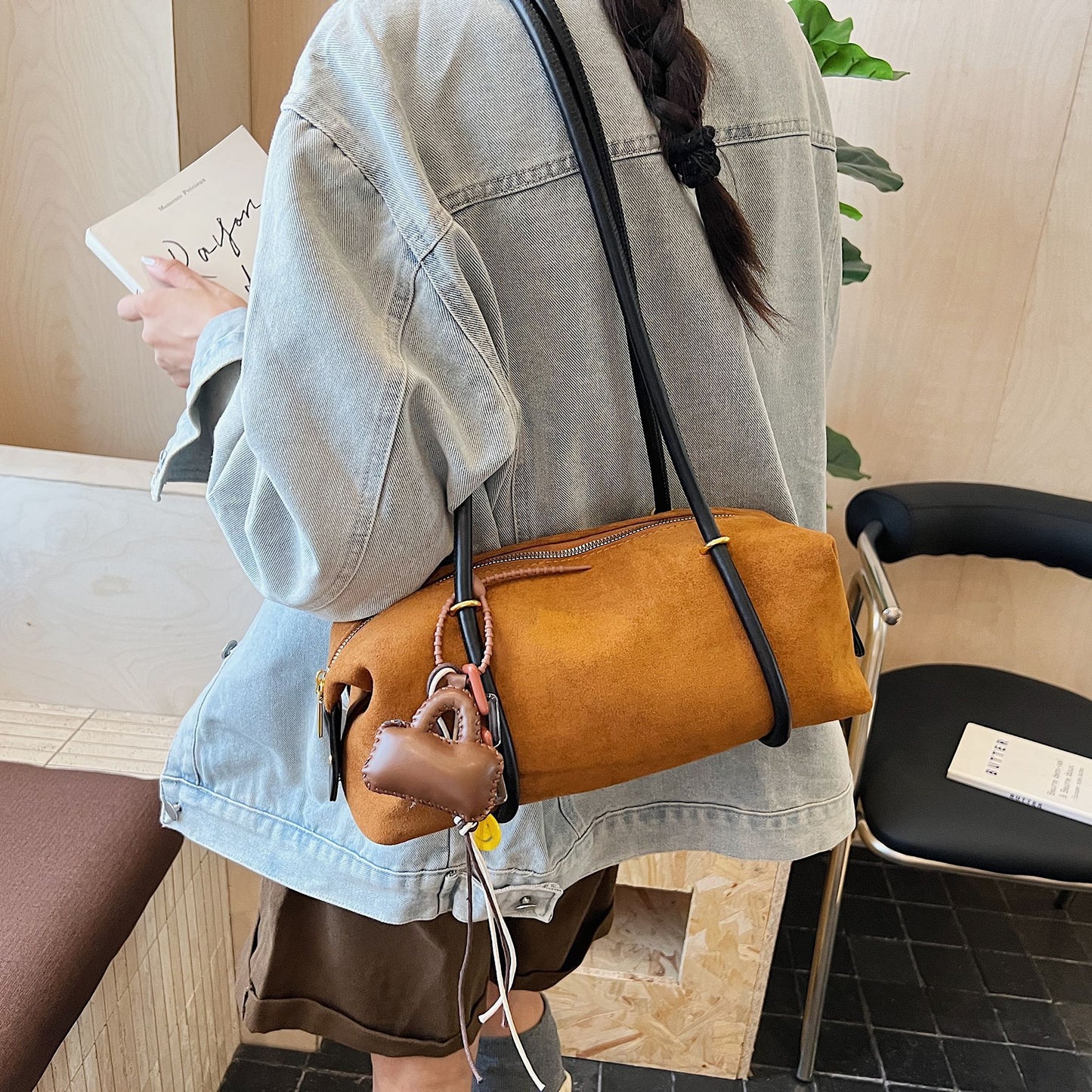 Women's Retro Minority Portable Commuter Fashion Suede Underarm Bag