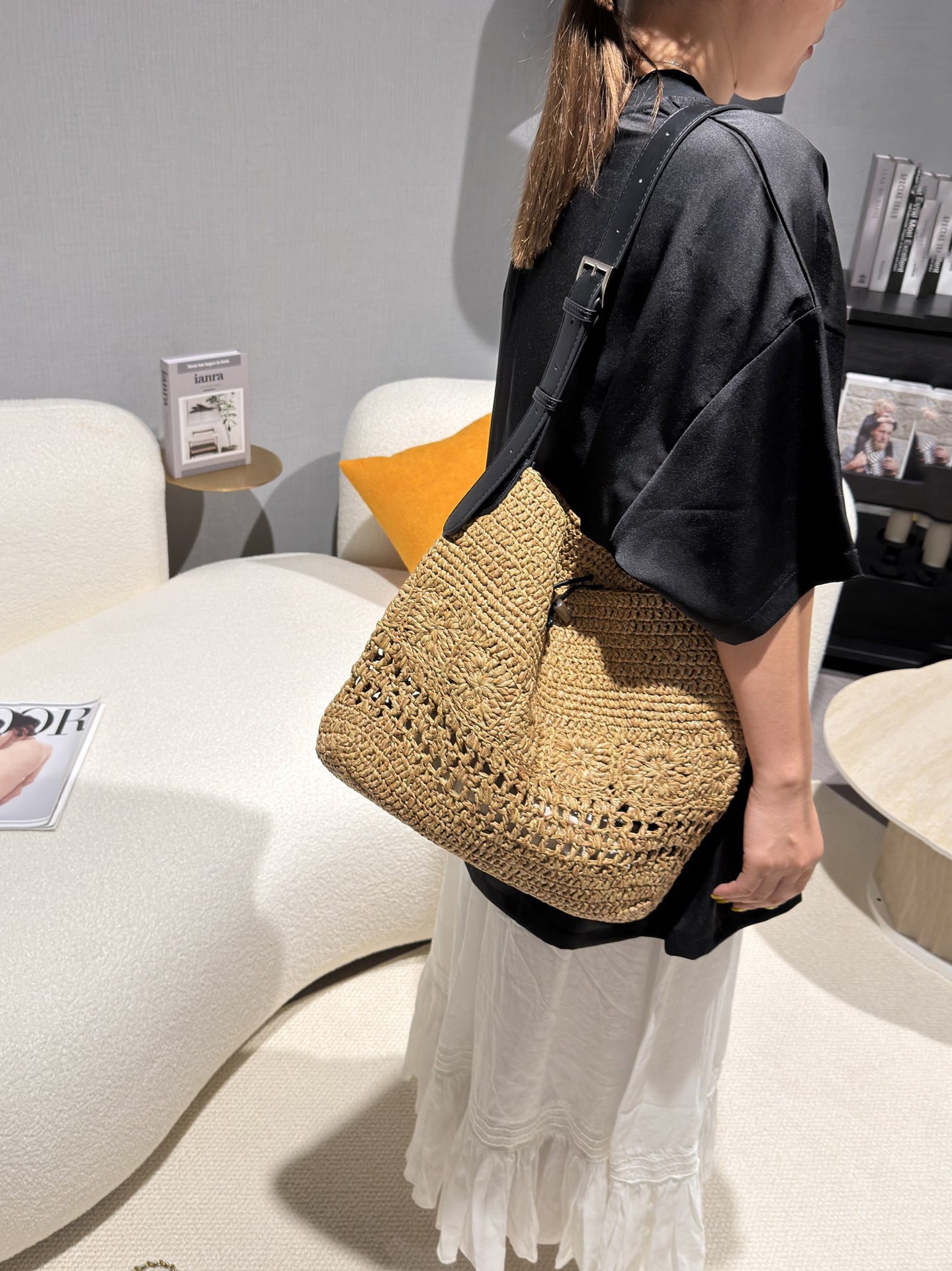 Women's Feeling Large Capacity Vacation Style Beach Straw Tote Bag