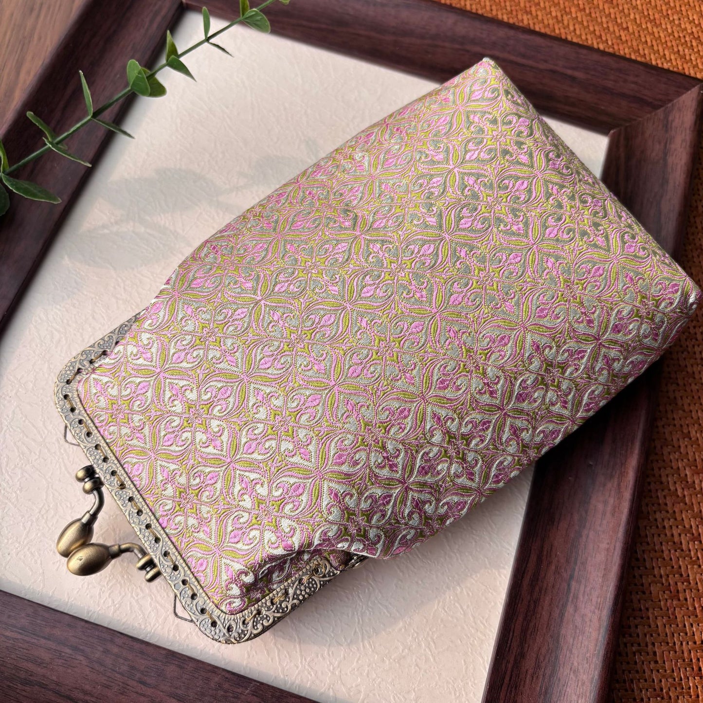 Finished Ancient Style Female Vertical Retro Tassel Frame Mobile Phone Bag