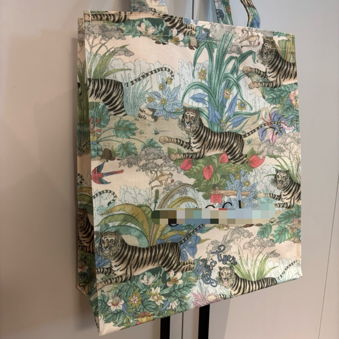 Gu Printed Canvas Large Capacity Vertical Urban Tote Bag